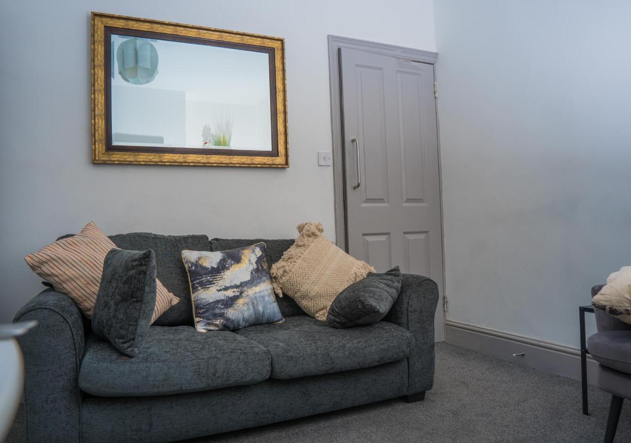 The Highfield Villa, 5 Bedrooms, Northampton Centre, Sleeps 10 Exterior foto