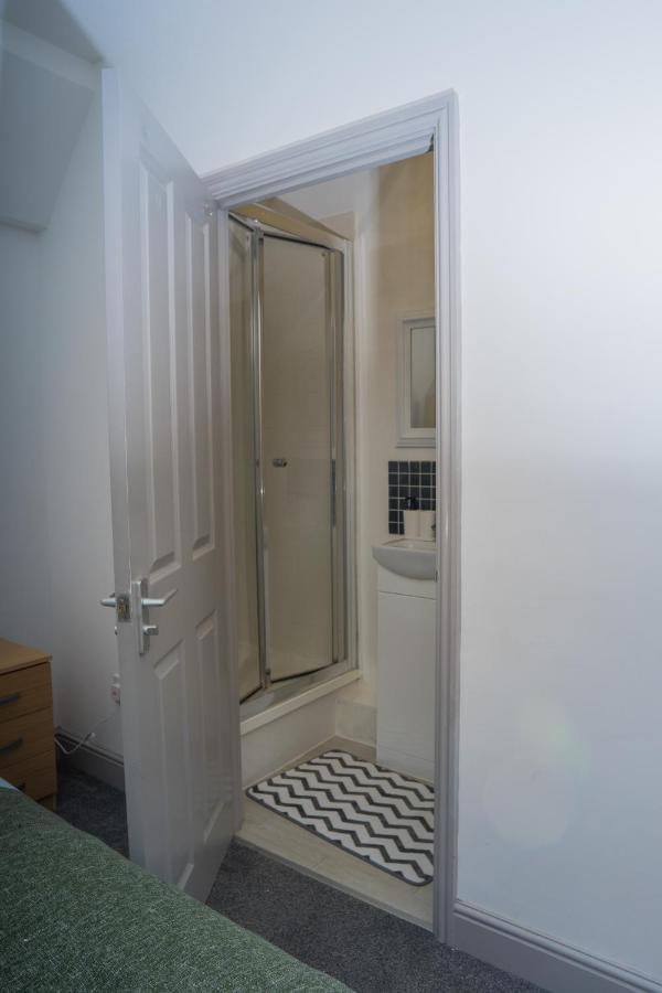 The Highfield Villa, 5 Bedrooms, Northampton Centre, Sleeps 10 Exterior foto